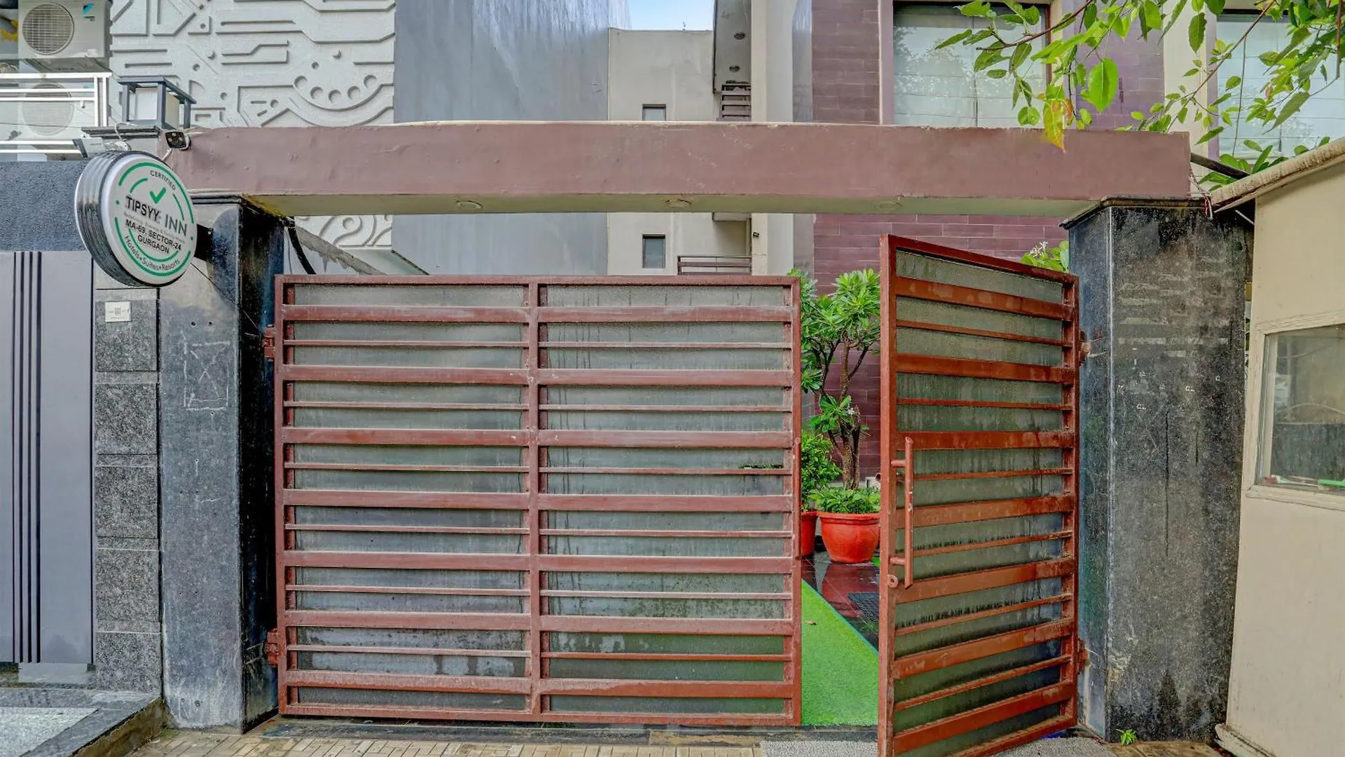 Townhouse Tipsyy Inn 16 Gurgaon 4*,  Indie